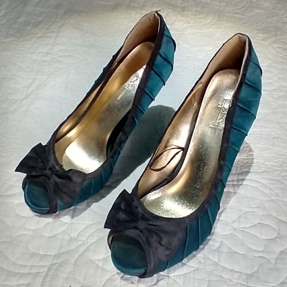 F24 Open Toe Pumps - Picture 6 of 9